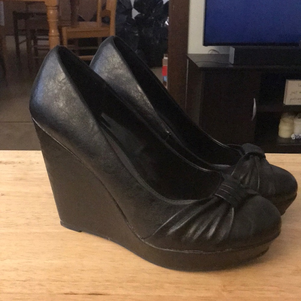 Black wedge heels